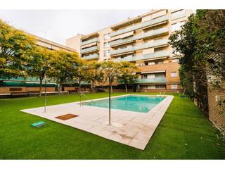 Pis  Ebre. Fantastico piso con terraza en con zona comunitaria y piscina