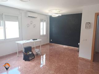 Pis  Corneli nepos. Piso de 3 habitaciones  antes 4  todo reformado!!