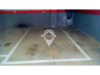 Aparcament cotxe a Can Gambús. Parking !!!!!!