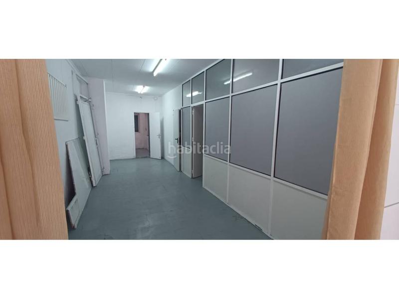 Foto 2bee34c1-e086-4557-aa3f-664a2bec2efb. Local comercial local diafano posibilidad de cambio de uso!! en Sabadell