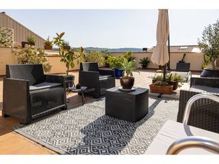 Casa  Calle travessera. Fantastica y gran casa en venta con gran garaje, terraza y patio