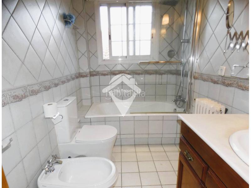 Foto b3a9d260-703d-4f45-8dbf-8a4bbf9f24f6. Affitto casa con riscaldamento parcheggio in Centre Sant Quirze del Vallès