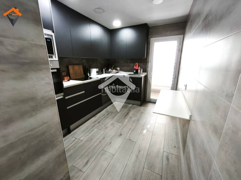 Foto 9b8fb7db-9836-49b0-a83c-d619f285348e. Pis amb calefacció aparcament a Eixample Sabadell