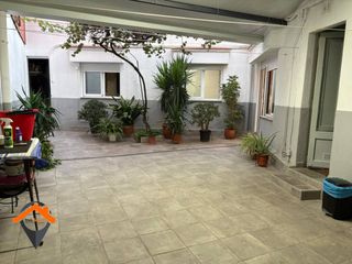 Casa  Calle urgell. Casa en planta baja cantonera con patio y terraza!!!