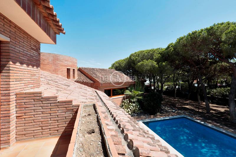 Foto 05b1c8d5-c149-4d0f-9f7a-5883e77be7ca. Chalet exclusiva propiedad en la mejor zona mar a escasos metros del mar. en Gavà