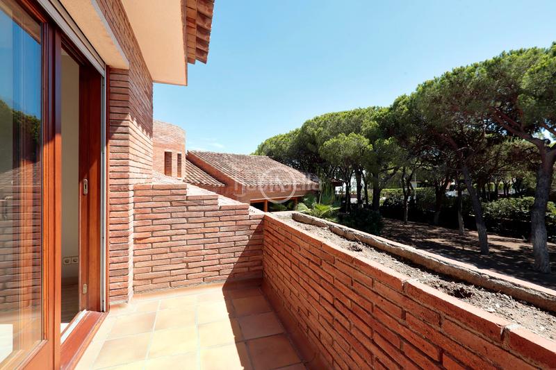 Foto 3161073e-8584-4013-b6fe-cb29722b49c0. Chalet exclusiva propiedad en la mejor zona mar a escasos metros del mar. en Gavà