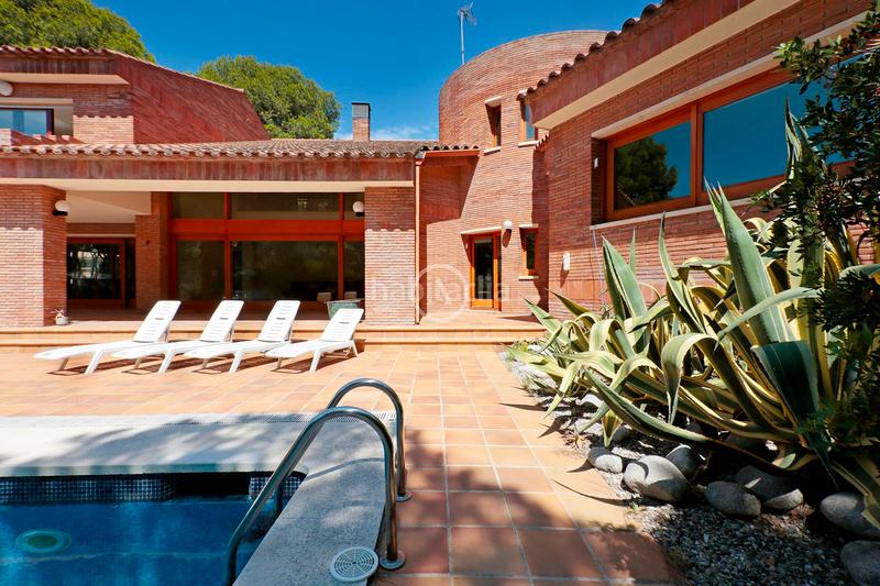 Foto 32975323-a532-4efe-b173-0b5a757d1206. Chalet exclusiva propiedad en la mejor zona mar a escasos metros del mar. en Gavà