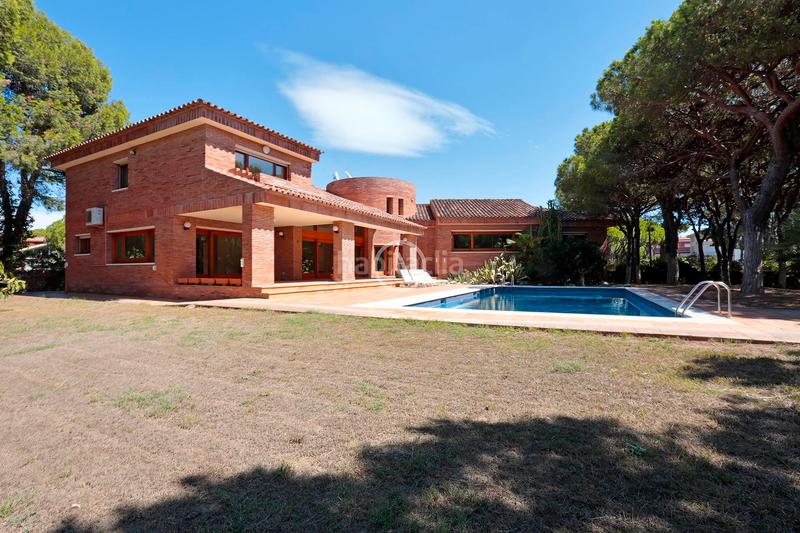 Foto 3f2bb175-5301-40ab-97b0-f1836fa10ef4. Chalet exclusiva propiedad en la mejor zona mar a escasos metros del mar. en Gavà