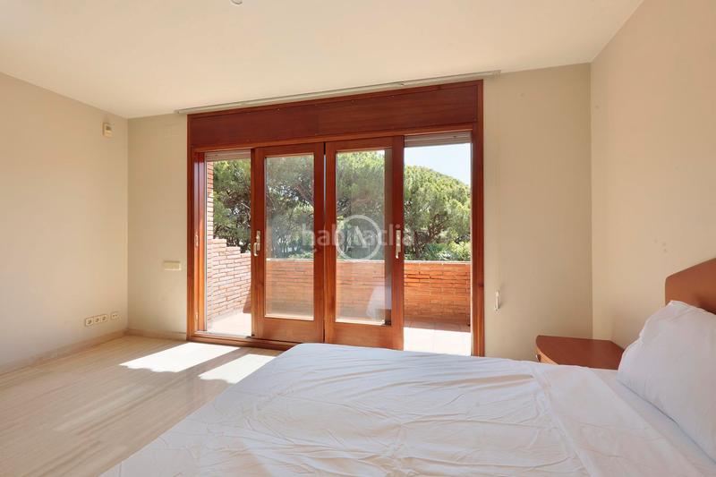 Foto 5ec55935-e652-42c6-b21c-5e0f6b63eecb. Chalet exclusiva propiedad en la mejor zona mar a escasos metros del mar. en Gavà