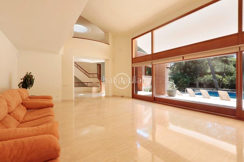 Foto 95aaccf6-3d33-4964-8836-de9d8d0d00c4. Chalet exclusiva propiedad en la mejor zona mar a escasos metros del mar. en Gavà