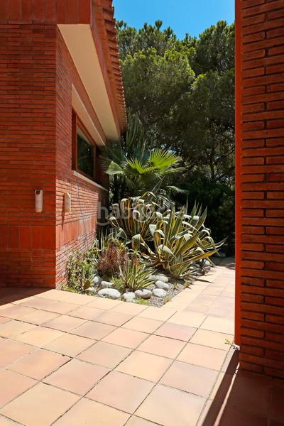 Foto a0744976-4c82-4557-aff4-313e330d9b69. Chalet exclusiva propiedad en la mejor zona mar a escasos metros del mar. en Gavà