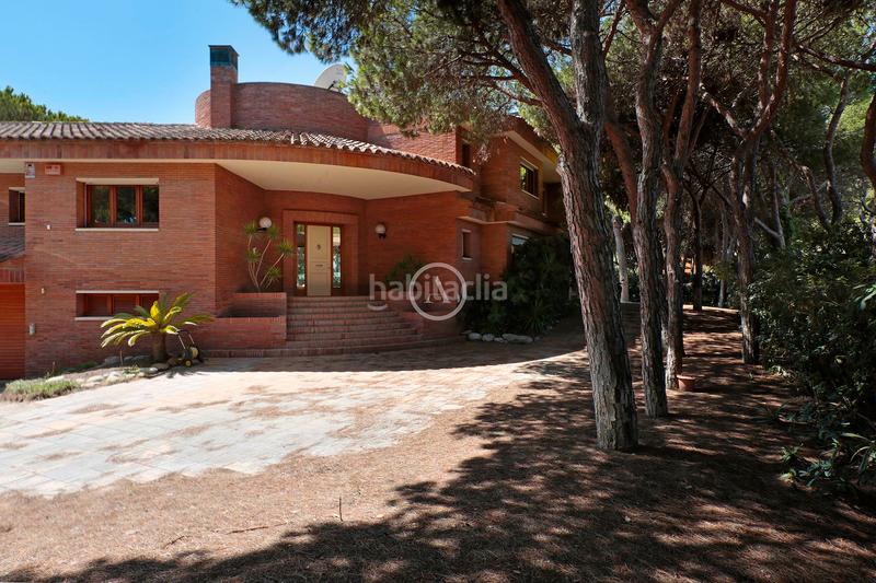 Foto a3344e19-9d9d-4672-b2c3-51d8f91ea814. Chalet exclusiva propiedad en la mejor zona mar a escasos metros del mar. en Gavà
