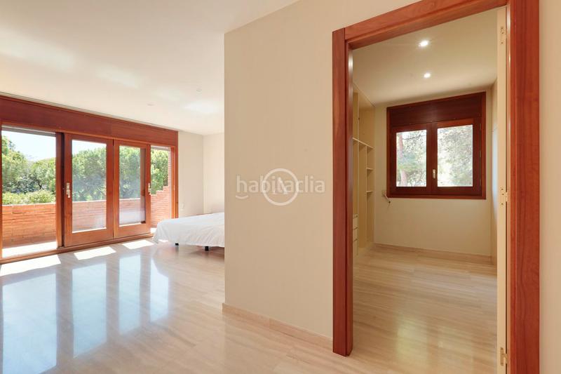 Foto a7d49996-6d75-4a1f-b478-a2e5a046f75f. Chalet exclusiva propiedad en la mejor zona mar a escasos metros del mar. en Gavà