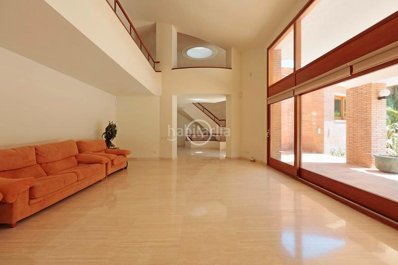 Foto a96d2d62-e78e-463c-9ccf-40e84bc56064. Chalet exclusiva propiedad en la mejor zona mar a escasos metros del mar. en Gavà