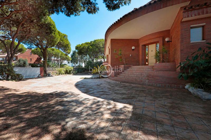 Foto c7f80455-8067-41ca-9622-5454c3b0f20c. Chalet exclusiva propiedad en la mejor zona mar a escasos metros del mar. en Gavà