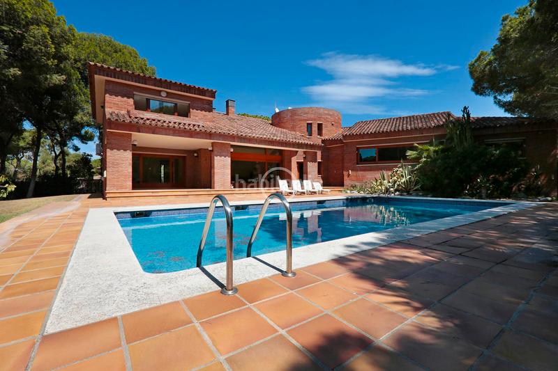 Foto d6a46491-26c8-48a9-9725-4fe516c95d05. Chalet exclusiva propiedad en la mejor zona mar a escasos metros del mar. en Gavà