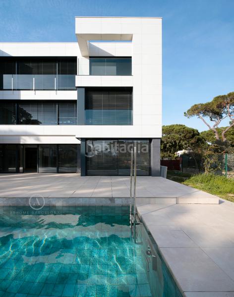 Foto e6af365c-fcd6-433c-bd37-0e85589a9e6b. Chalet espectacular casa de obra nueva a pocos metros del mar en Gavà