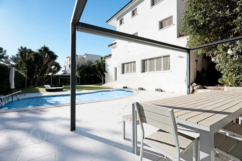Foto 625ce683-b185-4771-9a64-396a9140fefc. Casa con camino piscina in Bellamar Castelldefels