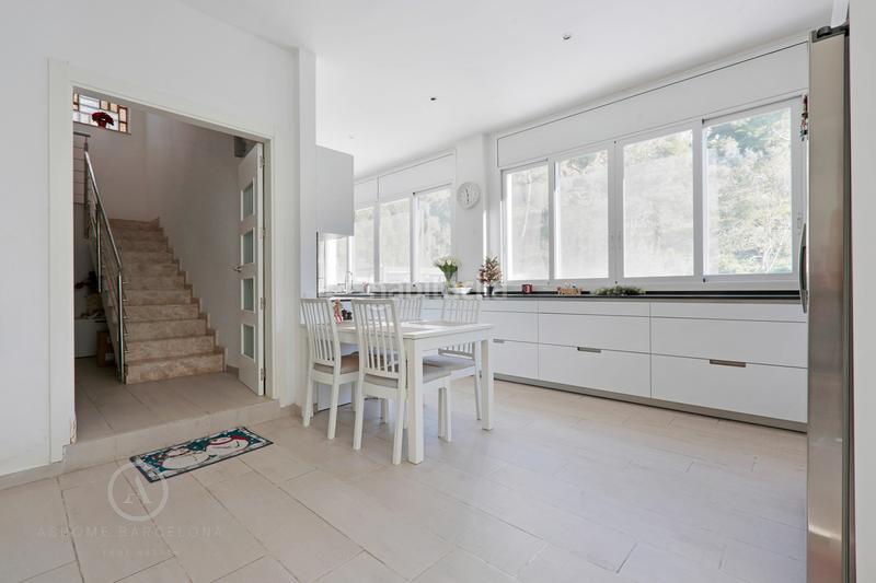 Foto a7cf2591-3e6d-407e-9a7f-59903f8b185d. Casa con camino piscina in Bellamar Castelldefels