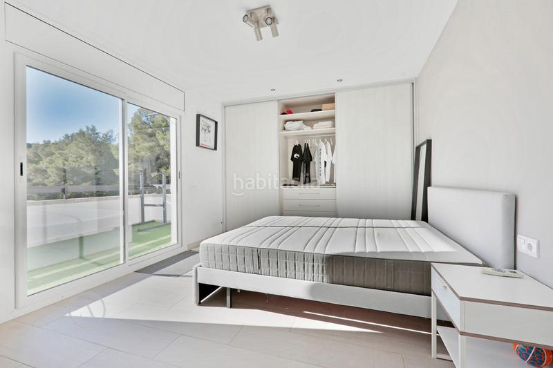 Foto b23ff962-d79e-4d48-8e92-692ff09b18e9. Casa con camino piscina in Bellamar Castelldefels