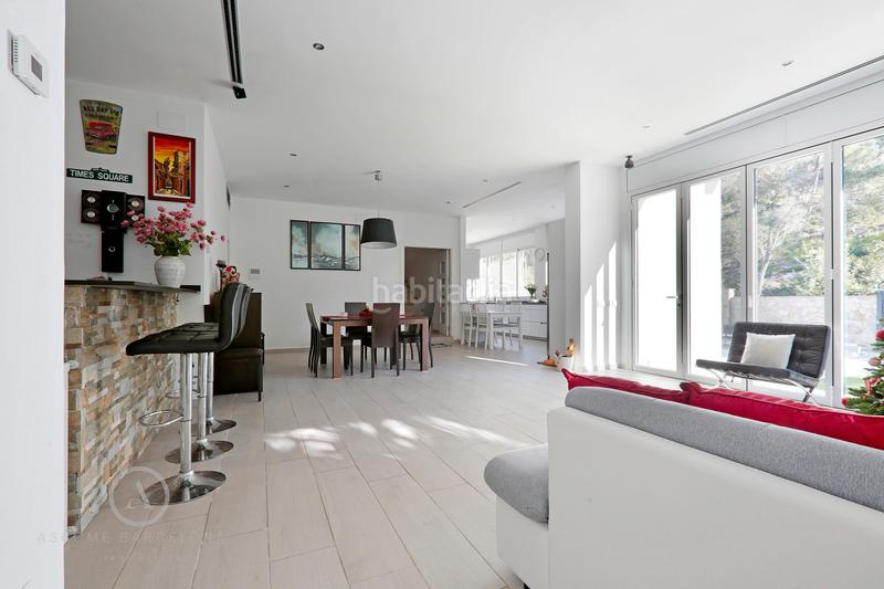 Foto b5751f6e-9b2d-4db3-8930-d14557a98023. Casa con camino piscina in Bellamar Castelldefels