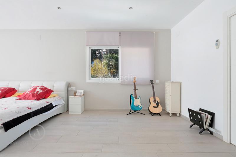Foto cac6016c-7e08-40fb-8626-976252f615c1. Casa con camino piscina in Bellamar Castelldefels
