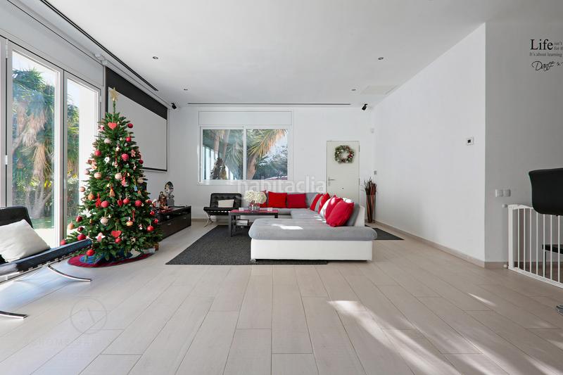 Foto cd5e9fbf-5633-4d02-a1b8-b26ced3d3d1f. Casa con camino piscina in Bellamar Castelldefels