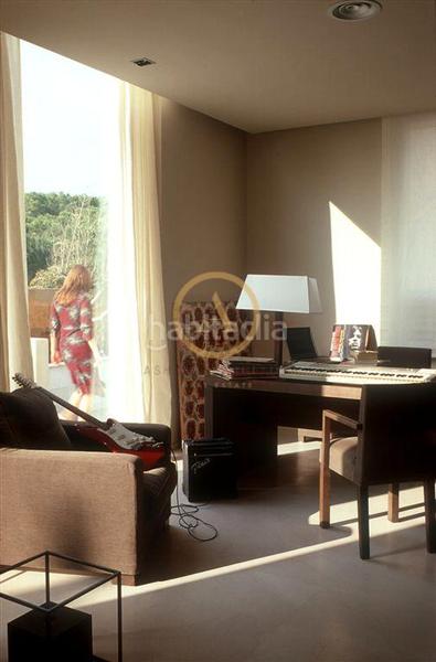 Foto c6237ca9-c2c6-4bd7-8145-8c6b27fd99bf. Location maison avec cheminée chauffage parking piscine dans Gavà