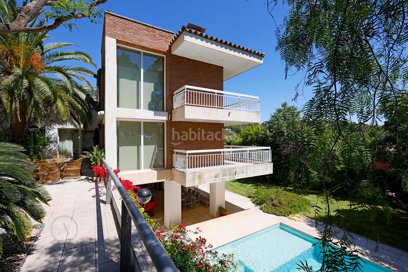 Foto 42173262-696b-436d-8f14-bd051813bc10. Casa amb xemeneia calefacció aparcament piscina a Castelldefels