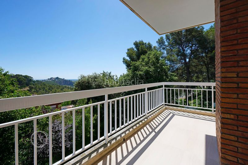 Foto 8d98d6b9-cbed-4b47-98a4-58cd5206e18b. Casa amb xemeneia calefacció aparcament piscina a Castelldefels