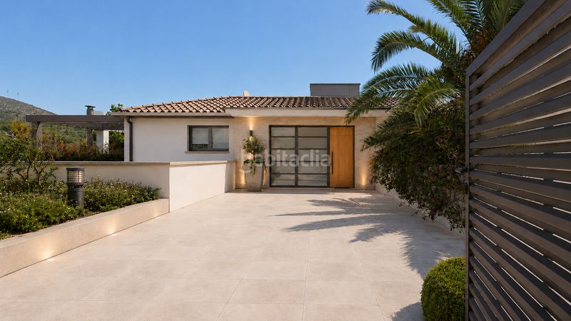 Foto a1560653-3f15-4092-ade3-5b29ecb63d13. Casa amb xemeneia calefacció aparcament piscina a Castelldefels