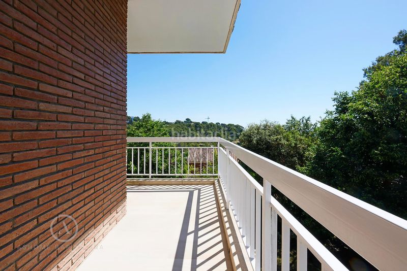 Foto a66ae333-5487-45ec-9e14-da78f33aa6c6. Casa amb xemeneia calefacció aparcament piscina a Castelldefels