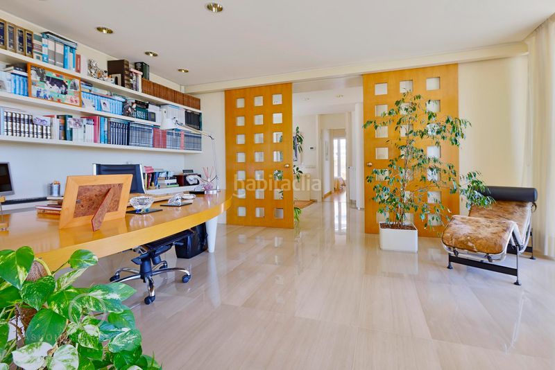 Foto b2ff30ad-4304-4274-be24-307798eb75d1. Casa amb xemeneia calefacció aparcament piscina a Castelldefels