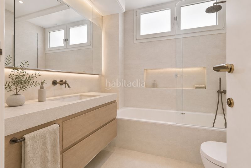 Foto bf4c5d9d-bffb-4204-bfc7-9408fea088a3. Casa amb xemeneia calefacció aparcament piscina a Castelldefels