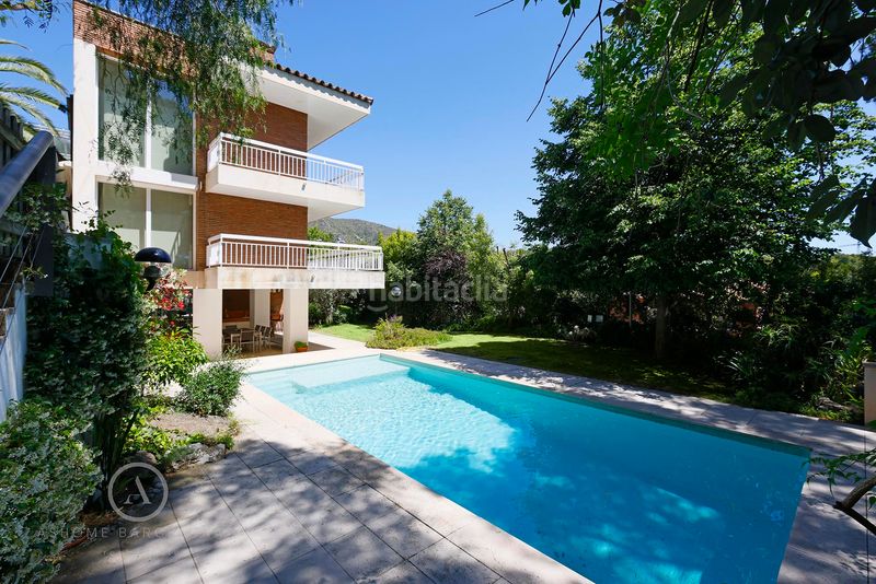 Foto c216a30d-0a27-4df1-8b18-df7122dbc519. Casa amb xemeneia calefacció aparcament piscina a Castelldefels