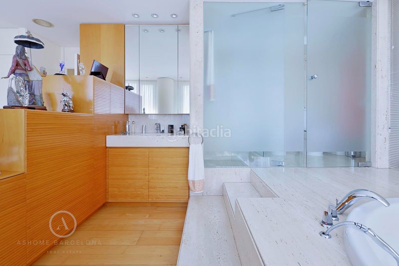 Foto c3353525-3418-4959-b44c-376fdbe6f3e5. Casa amb xemeneia calefacció aparcament piscina a Castelldefels