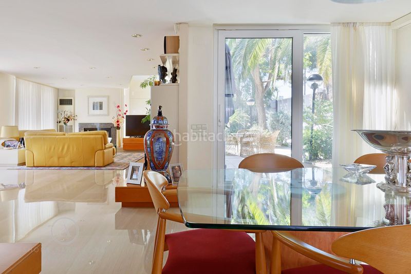 Foto cbbf0419-2730-4dd1-8785-c2edf412da2a. Casa amb xemeneia calefacció aparcament piscina a Castelldefels