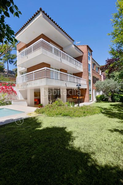 Foto e44825fa-8a94-4405-ae24-9820980dd7a1. Casa amb xemeneia calefacció aparcament piscina a Castelldefels