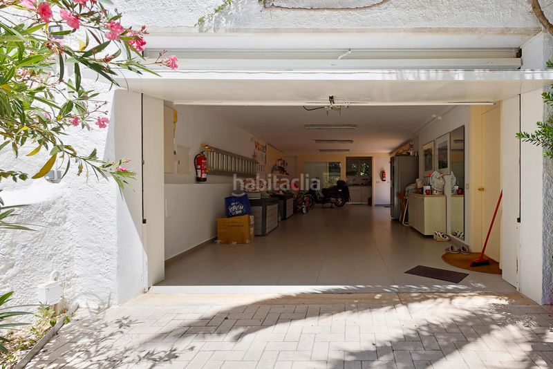 Foto f70f91ec-b1da-4d99-9edf-11dbb5df79c5. Casa amb xemeneia calefacció aparcament piscina a Castelldefels