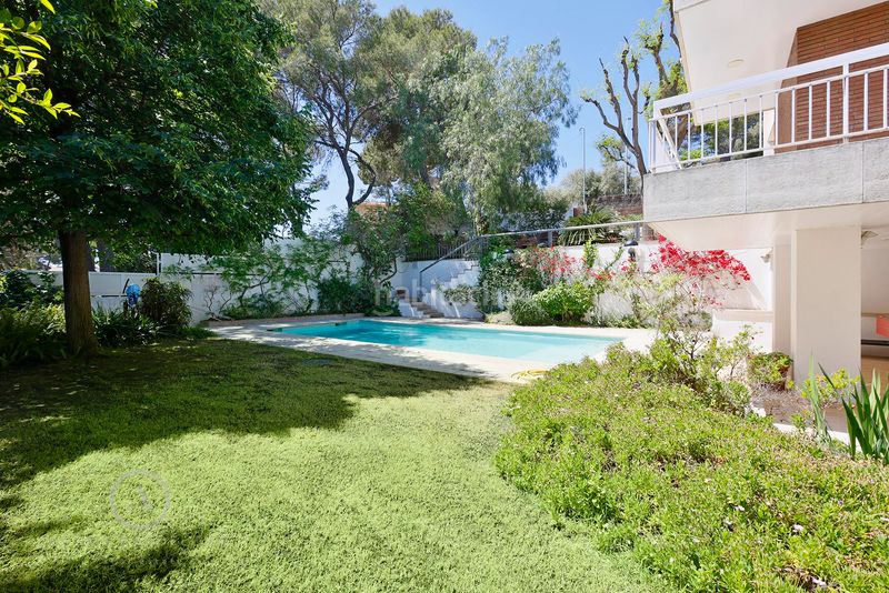 Foto fc584a2e-ab5f-4fd2-b73d-953b70cd98c0. Casa amb xemeneia calefacció aparcament piscina a Castelldefels