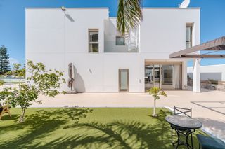 Xalet a Torviscas Centro y Alto. Espectacular villa independiente de 5 dormitorios con terraza vi