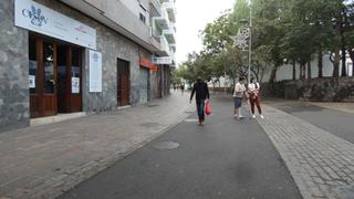 Location Local commercial à La Salle - Cuatro Torres. Centrico local en zona mercado alquiler con opcion a compra