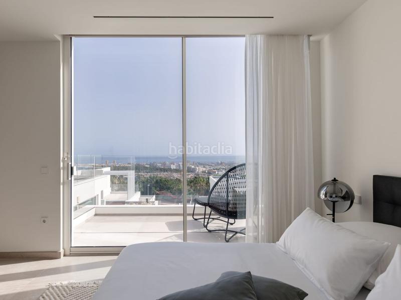 Foto abe7c01c-efce-47a7-ba34-59f2c194bc15. Chalet avec piscine dans Playa del Duque Adeje