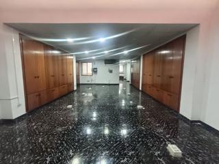 Locale commerciale in Centro. Oficina en venta con autorizacion para cambio de uso