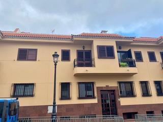 Pis en Arafo. Amplio piso en arafo 3 habitaciones 2 garajes y trastero