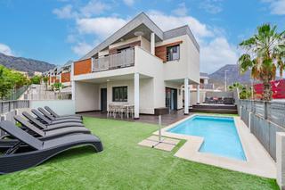 Semi detached house in Casco Urbano. Maravilloso adosado adeje