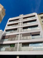 Pis a San francisco 60. Amplio piso de 4 habitaciones en san francisco con garaje y asce