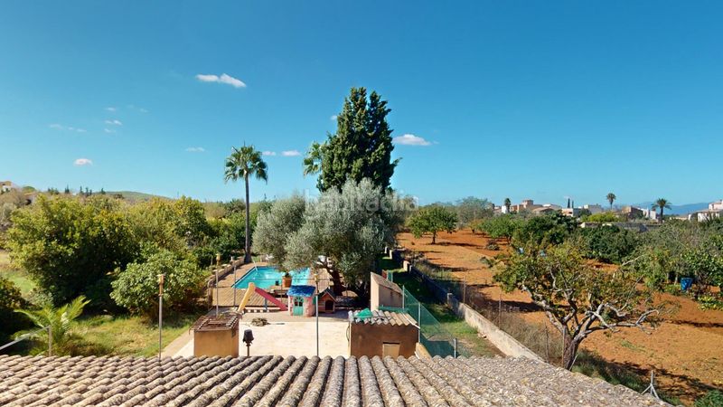 Foto 53d05756-cdd4-4824-b7bb-225f418ec8eb. Casa  unifamiliar con piscina y vistas al campo en el pueblo en Algaida
