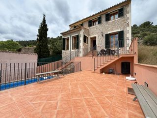 Casa a Alaró. Chalet de ensueño con piscina, solárium y vistas a la serra de t