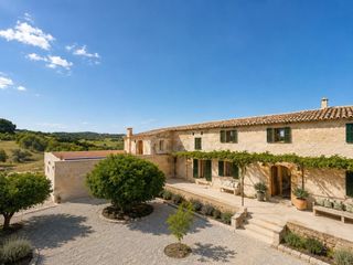Country house in Algaida. Gran casa de campo mallorquina de 2.000 m2 para restaurar con 55